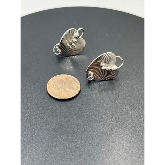 CARL ART Signed Vintage Sterling Silver Ribbed HEART Screw Back Earrings - Picture 6 of 9